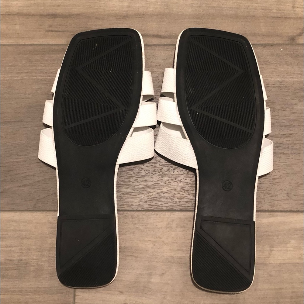 NWOT Sandals - Picture 6 of 9